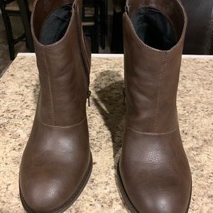 Fudge Tumbled Cow boots